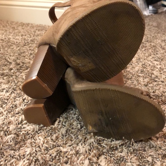 Open toed cute heels - Picture 3 of 3